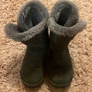 Ugg boot Bailey button gray size 7 short